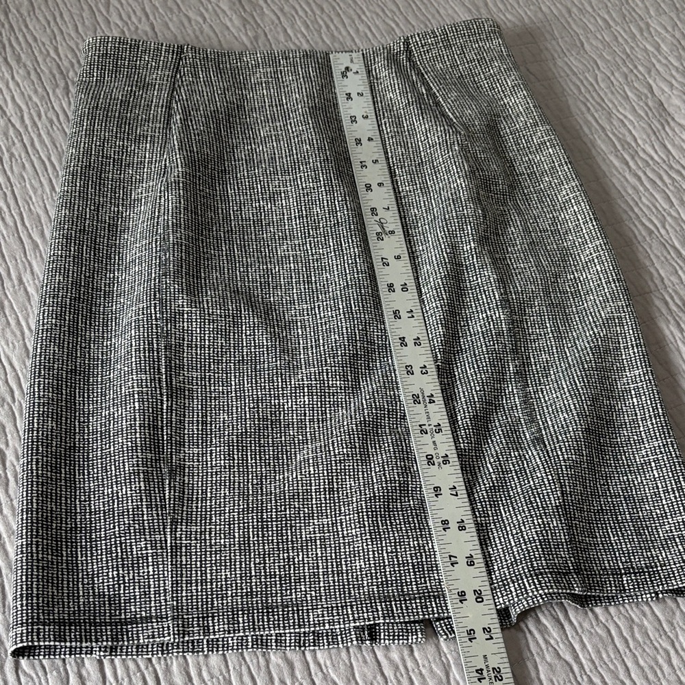 Classic Gray Patterned Pencil Skirt - Picture 5 of 7